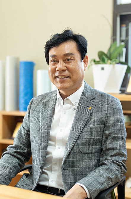 금성필름 김용동 대표이사 사진